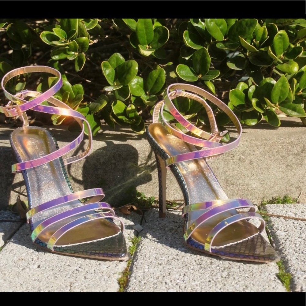 Brand NEW in the box heels !!
